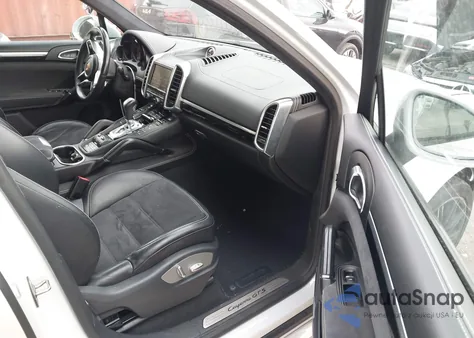 2016 Porsche Cayenne Gts z USA, uszkodzony, nr VIN WP1AD2A27GLA71353